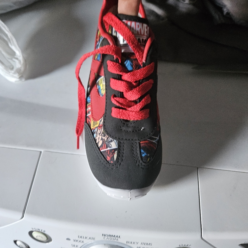 Marvel comic gymshoes by panam from Mexico - Picture 2 of 4